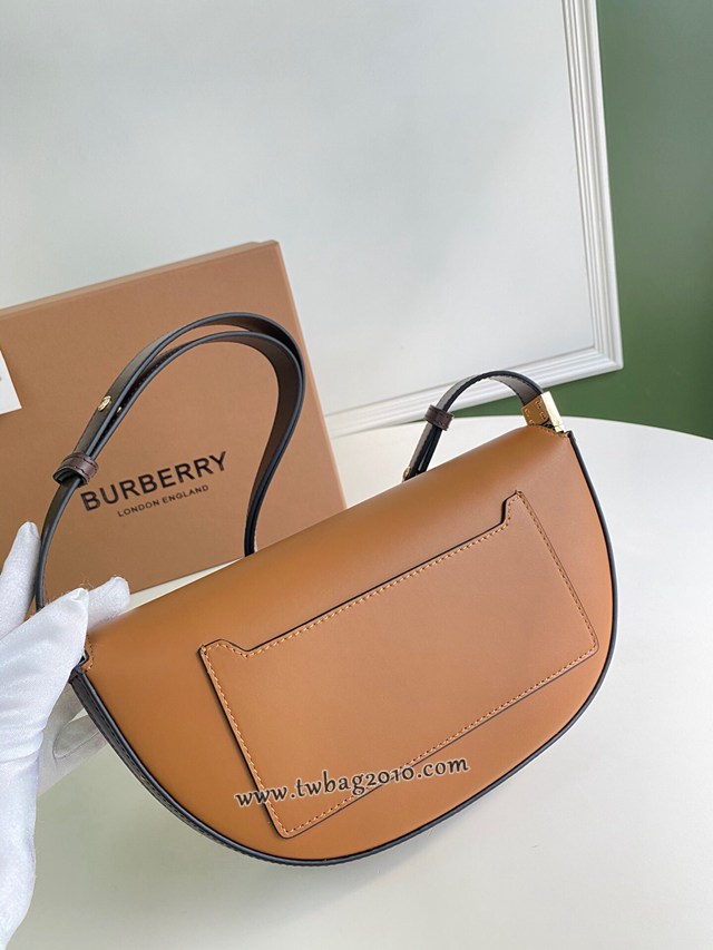Burberry專門店新款小號最新時秀裝款肩背女包 巴寶莉皮革弧形腋下包 yxb1269